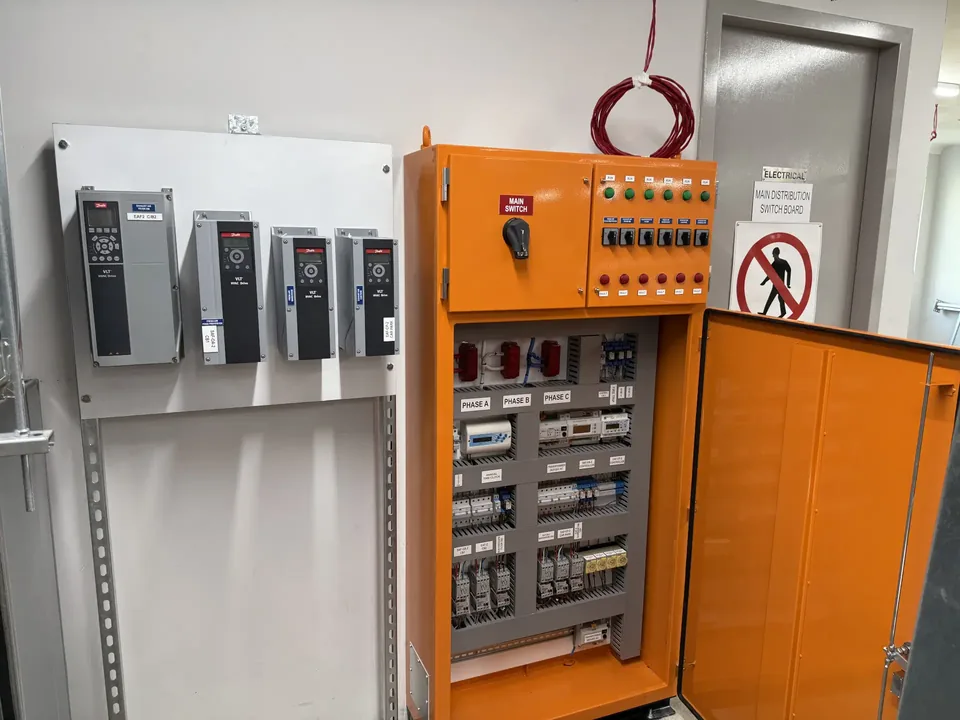 Electrical switchboard and controls for a commercial installation
